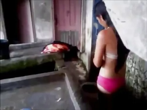 प्राकृतिक स्तनको साथ ...