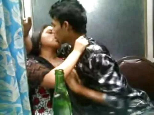 रेडहेड निम्फो टेलरले ...